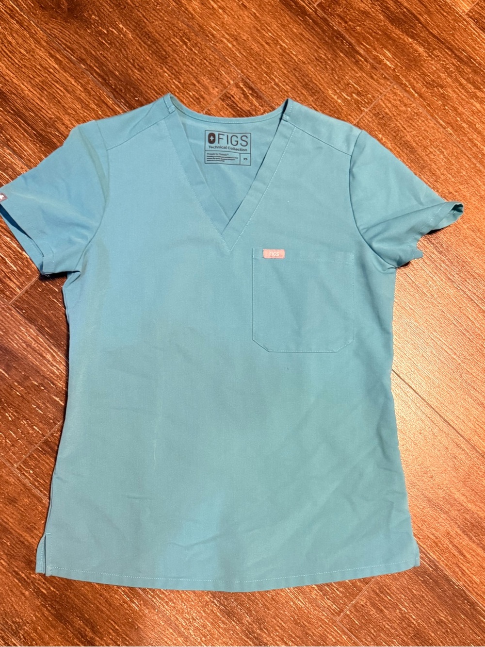 Figs Womens one pocket top